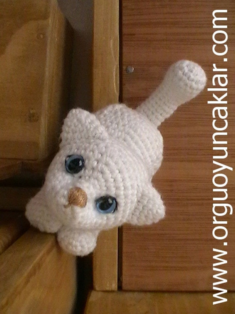 Amigurumi White Kitty Pattern image 2