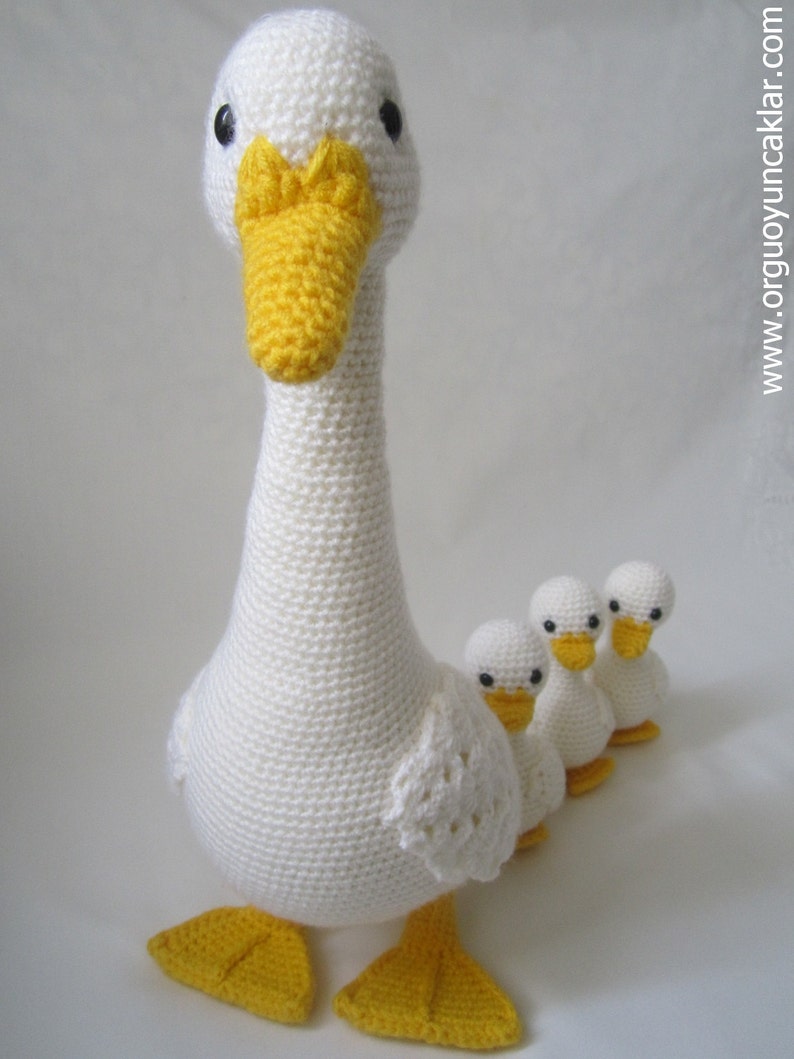 Crochet Mum and Baby Ducks image 1