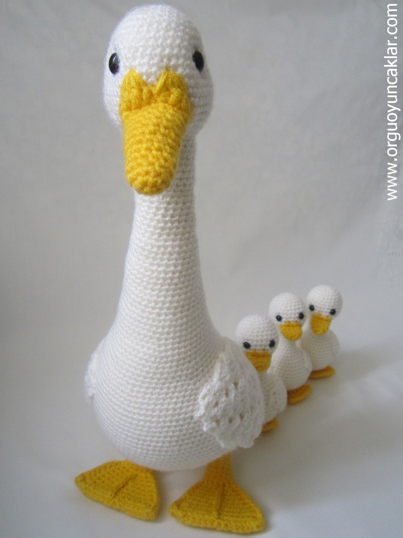 Amigurumi Mum and Baby Ducks Pattern image 1