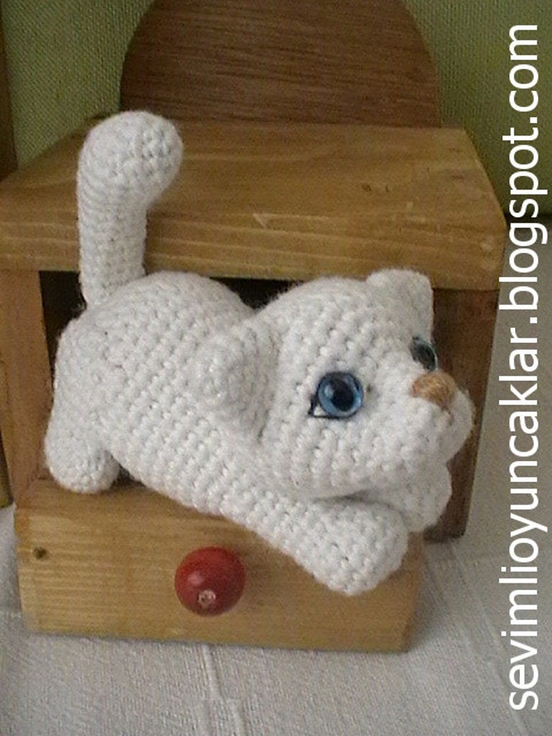 Amigurumi White Kitty Pattern image 3