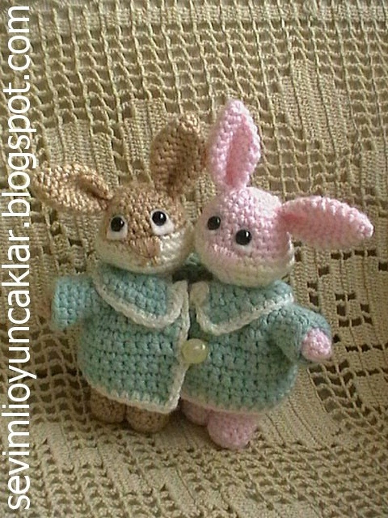 Crochet Valentine Bunnies image 1