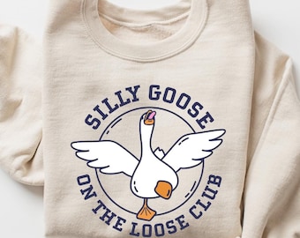 Silly Goose On The Loose Club Shirt, Silly Goose Farm Sweatshirt, Cute Goose Shirt Gifts for Farm Girls, Aesthetic Meme Goose T-Shirt
