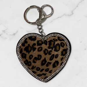 Portachiavi a forma di cuore con stampa leopardata