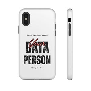 Pode incluir: Capa branca para iPhone com um gráfico preto e branco que diz "Data it or it didn't happen. Your Data Person. I bring the data."