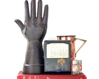 Vintage Cast Iron Hand - Vintage Jewelry Display - Vintage Ring Holder - Antique Cast Iron Hand Display - Vintage Hand - Vintage Display