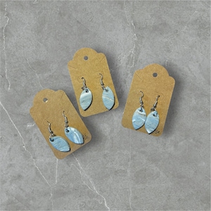 Boucles d&#39;oreilles feuille d&#39;amandier | Boucles d&#39;oreilles en pâte polymère | Pendantes d&#39;oreilles | Boucles d&#39;oreilles tendance | Fait main