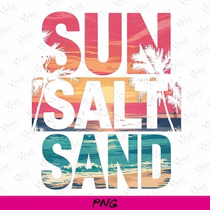 Op de afbeelding: Een grafisch ontwerp met de woorden "SUN SALT SAND" in grote, witte blokletters. De letters zijn over een zonsondergangscène met palmbomen geplaatst. Het woord "SAND" is gekleurd om op oceaangolven en zand te lijken.