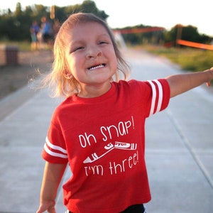 Camiseta de cumpleaños de crayón, camiseta personalizada estilo fútbol para niños