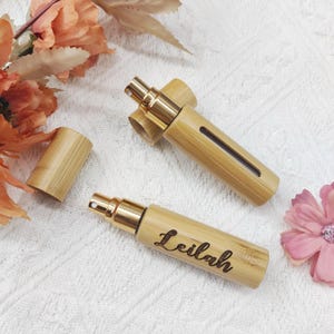 Botella de perfume personalizada, regalo para dama de honor, botella de bambú, botella de perfume de viaje, botella de fragancia portátil, recuerdo de fiesta de boda.