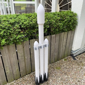 1/48 Falcon Heavy from SpaceX (1.45 meters)