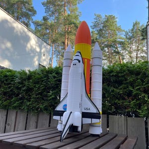 Navette spatiale Endeavour avec booster (jusqu'à 70 cm)