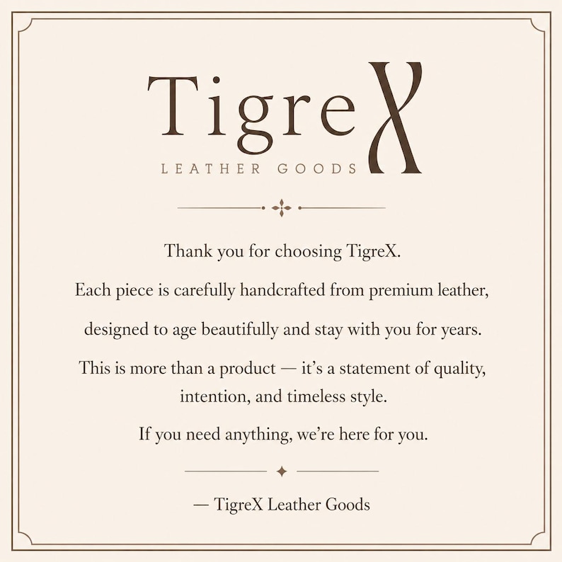 Op de afbeelding: Een rechthoekige kaart met een cr&egrave;mekleurige achtergrond en een donkerbruine rand. De tekst luidt: TigreX LEATHER GOODS. Thank you for choosing TigreX. Each piece is carefully handcrafted from premium leather. This is a statement of quality.