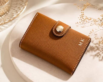 Personalized Leather Card Holder for Women – Handcrafted Slim Wallet with Monogram – Genuine Cowhide Minimalist Card Case – Gift for Her