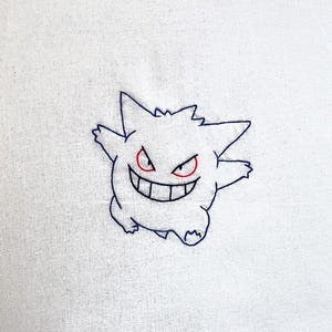 T-shirt Pokémon. Brodé à la main, 100 % coton.