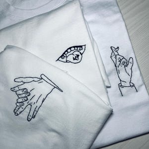 T-shirt Naruto e Jujutsu Kaisen. Ricamata a mano, 100% cotone