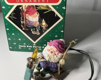 Adorno navideño mágico Hallmark Keepsake para árbol de Navidad, estilo vintage, con energía y luz del Polo Norte