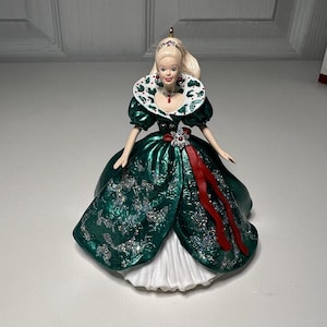 HALLMARK Keepsake Holiday BARBIE Christmas Ornament 1995 Collectors Series