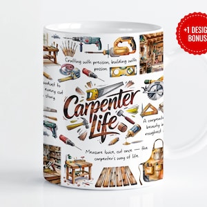 Op de afbeelding: Witte keramische mok met een timmerman-thema ontwerp. De mok toont illustraties van gereedschappen, houtbewerkingsscènes en de woorden "Carpenter Life". Het ontwerp bevat de tekst "Crafting with precision, building with passion."