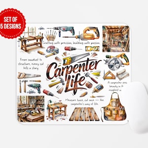 Op de afbeelding: Een witte muismat met een aquarelontwerp met timmermansgereedschap en de woorden "Carpenter Life". Het ontwerp bevat een zaag, hamer, boor en ander gereedschap. De muismat heeft de tekst "Set of 5 Designs."