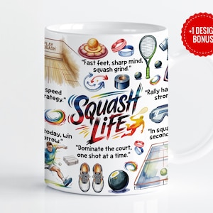 Könnte beinhalten: Weiße Keramik-Tasse mit einem farbenfrohen Design mit Squash-Illustrationen und dem Text "Squash Life". Das Design umfasst einen Squashspieler, Ausrüstung und motivierende Zitate. Ein roter Aufkleber mit "+1 DESIGN BONUS" befindet sich rechts.
