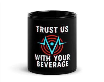 Vertrouw ons met je drankje Keramische mok, The Vees: Vox, Velvette, Valentino RadioStatic