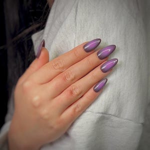 Handgemaakte bruinpaarse ombre aura pers op nagels