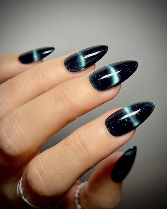 Blue Turquoise Cat Eye Line Press-on Nails: Japanese Trend