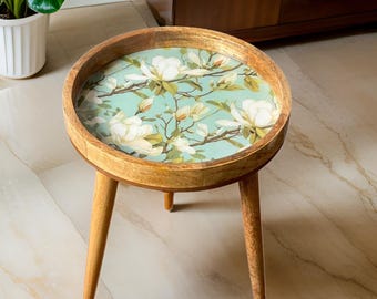 Mesa lateral feita à mão em madeira de manga: estampa floral esmaltada Snowbell