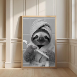 Humorvolles Faultier Badezimmer Dekor - Schwarzweiße Wandkunst für Toilette - Lustiges Faultier mit Zahnbürste - Minimalistischer Tierdruck für Toilette