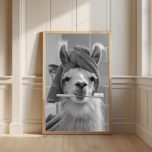 Arte de pared imprimible de llama para baño - Llama divertida con cepillo de dientes - Estampado animal minimalista para decoración de baños modernos - Arte de pared peculiar