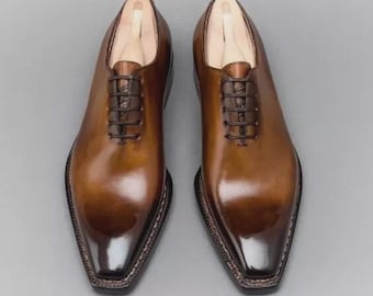 Zapatos Oxford de cuero marrón hechos a mano de alta calidad para hombre, con cordones y corte de una sola pieza.