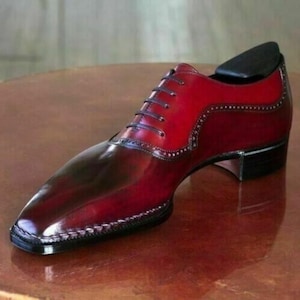 Handgemaakte rode leren oxfordschoenen: geheel uitgesneden formele schoen op maat gemaakte schoenen
