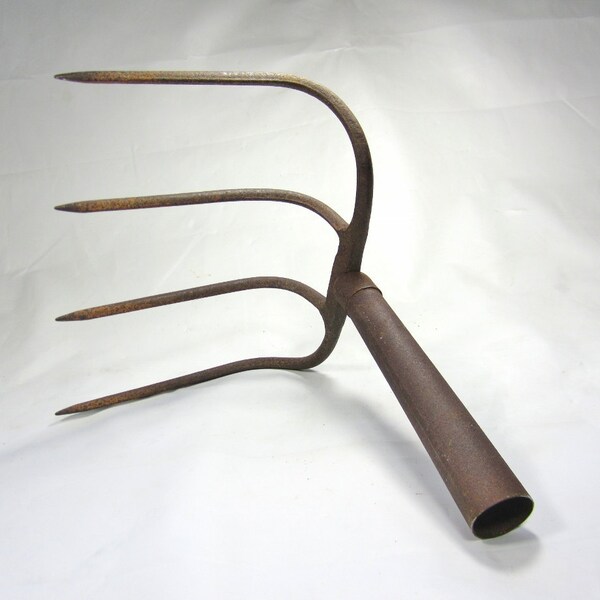 PITCH FORK / 4 Prong  / RUSTY Vintage