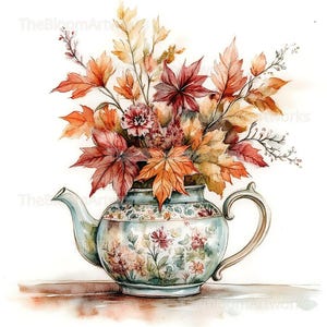 Puede incluir: Ilustración en acuarela de una tetera llena de hojas y flores de otoño. La tetera es azul claro con motivos florales y un asa plateada. Las hojas son en tonos rojos, naranjas y amarillos, creando un tema cálido y estacional.
