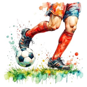 Puede incluir: Una pintura de acuarela de un jugador de f&uacute;tbol pateando un bal&oacute;n. El jugador lleva pantalones cortos rojos y azules y calcetines rojos. El fondo es una acuarela de verde, azul y amarillo.