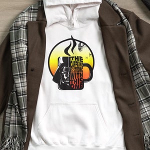 Darth Vader Maske und Kaffeebecher Hoodie Gemütliches Sci-Fi Sweatshirt, Star Wars Hoodie, Star Wars Geschenke, Star Wars Charakter Hoodie