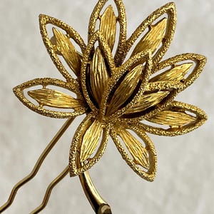 Vintage Jewelry Hair Pin Gold Tone Flower –  Handmade French Hair Pins with Repurposed Brooches and Earrings