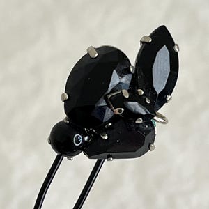 Vintage Jewelry Hair Pin Jet Black Rhinestones with Black Metal –  Handmade French Hair Pins with Repurposed Brooches and Earrings
