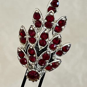 Vintage Jewelry Hair Pin Red Rhinestones with Black Metal –  Handmade French Hair Pins with Repurposed Brooches and Earrings