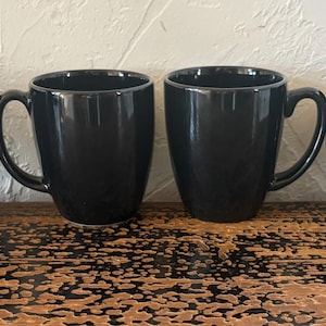 Pair of Corelle Coordinates Stoneware Black Coffee Beverage Mugs