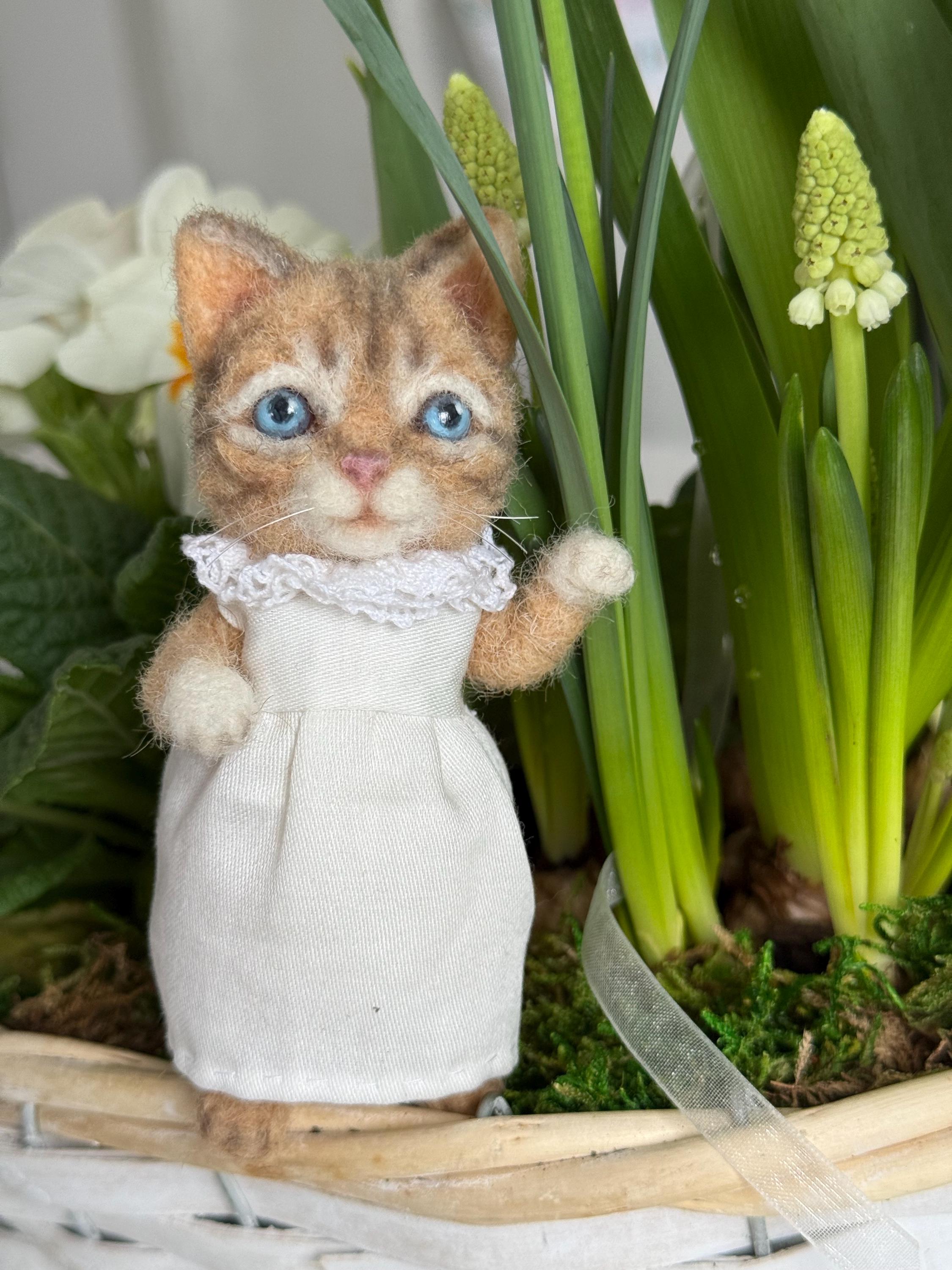 置物 mittens and moppet Moppet and Mittens – Needle Felted Wool Kittens in Cotton Dresses