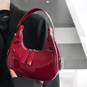 Sac à main en cuir rouge, sac à bandoulière en similicuir, mini sac à main vintage des années 90, sac de soirée classique, sac en cuir Latex rouge, matériel argenté, cadavres d'animaux