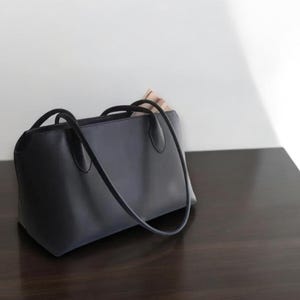 Top-Layer-Einkaufstasche aus Rindsleder, minimalistische Schultertasche mit hoher Kapazität und langem Riemen, Unterarmtasche für Frauen, perfektes Weihnachtsgeschenk.