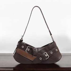 Braune 90er Jahre Schultertasche aus Kunstleder mit Grunge-Brieftasche - Stylische, leichte, praktische Retro-Tasche für den Alltag mit Vintage-Vibes.