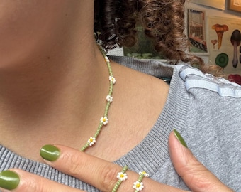 Bloemenketting met madeliefjekralen