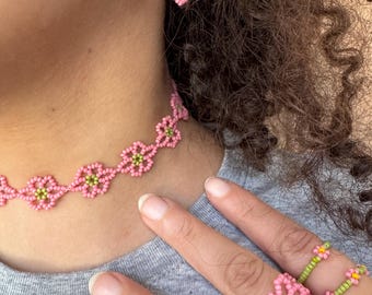 Bloemenchoker met pioenkralen