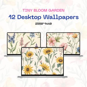 Op de afbeelding: Drie laptopschermen die bloemige bureaubladachtergronden weergeven. Het eerste scherm toont blauwe en roze bloemen, het tweede scherm toont roze bloemen en het derde scherm toont gele zonnebloemen.