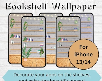 Op de afbeelding: Vijf telefoonachtergronden met een boekenkast met boeken, planten en lichtslingers. De tekst "Voor iPhone 13/14" staat op een bruine cirkel. De tekst "Versier je apps in de planken en geniet van de mooie decoratie!" staat op een lichtblauwe rechthoek.