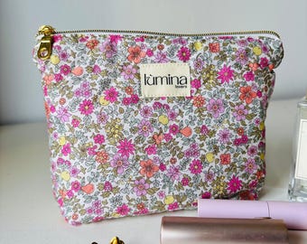 Schminktasche aus Liberty Stoff: Handgenähte Kosmetiktasche & Kulturbeutel