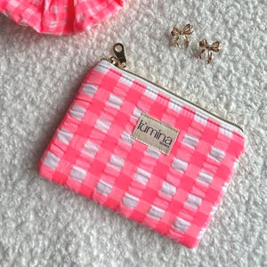 Minibolso rosa con cremallera, monedero de cuadros vichy, tarjetero pequeño, estuche para AirPods, neceser de viaje, accesorio para bolso, regalo para ella, estilo neón veraniego.